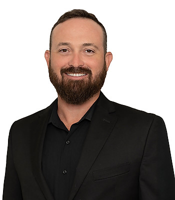 Portrait of Christoffer Calhoon, REALTOR®.